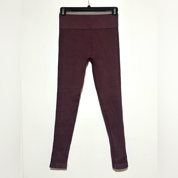 NWOT Vuori Helix Seamless Legging in a burgundy color Small - Picture 3 of 7